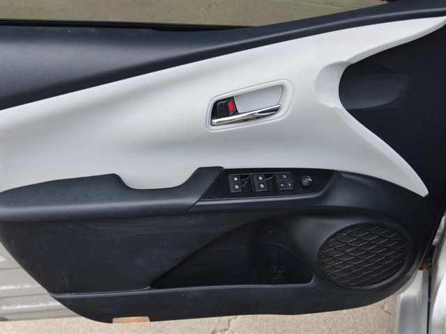 Used 2016 Toyota Prius Four w/ Advanced Technology Package FWD image 12