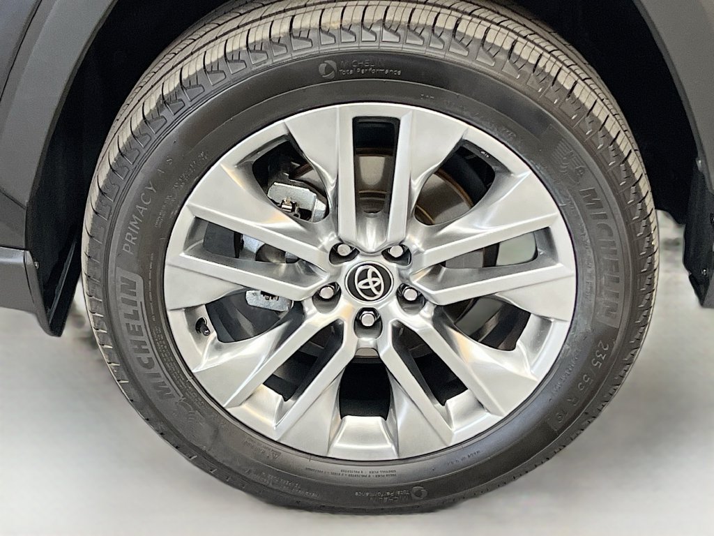 Used 2025 Toyota RAV4 XLE Premium AWD/4WD image 31
