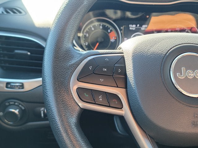 Used 2021 Jeep Cherokee Latitude AWD/4WD image 24