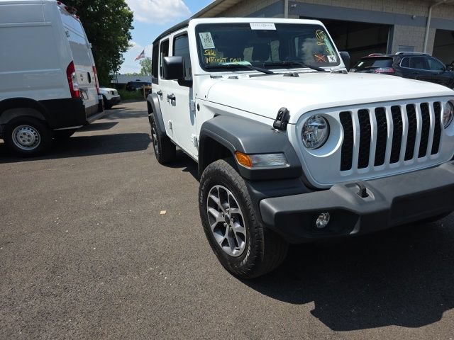 Used 2024 Jeep Wrangler Unlimited Sport AWD/4WD image 3