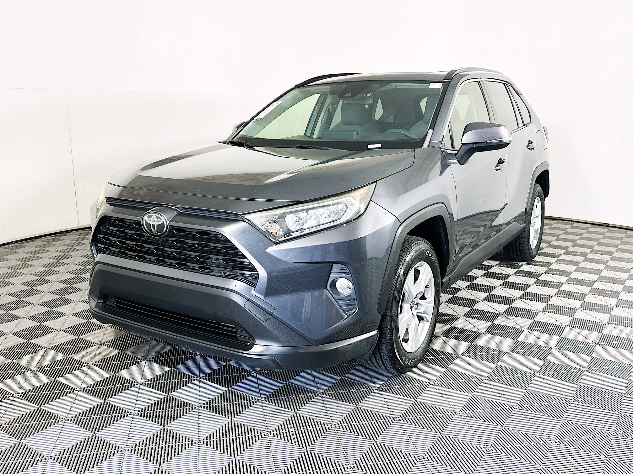 Used 2019 Toyota RAV4 XLE w/ Convenience Package FWD image 7