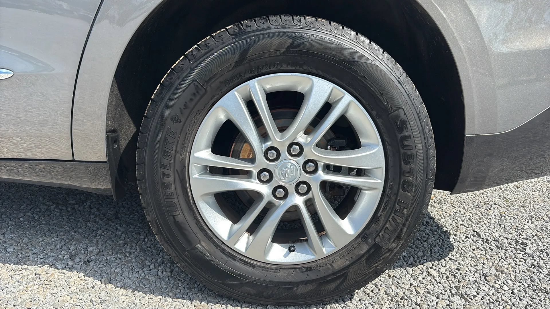 Used 2018 Buick Enclave Essence AWD/4WD image 2