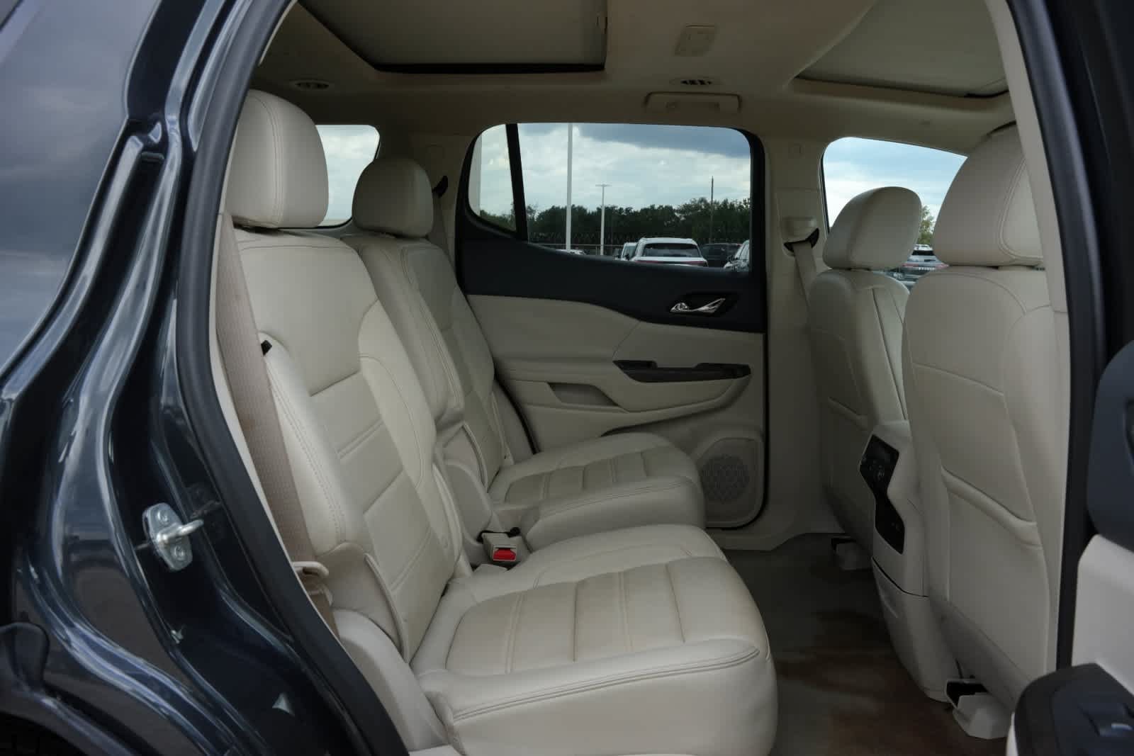 Used 2022 GMC Acadia Denali w/ Denali Ultimate Package FWD image 20