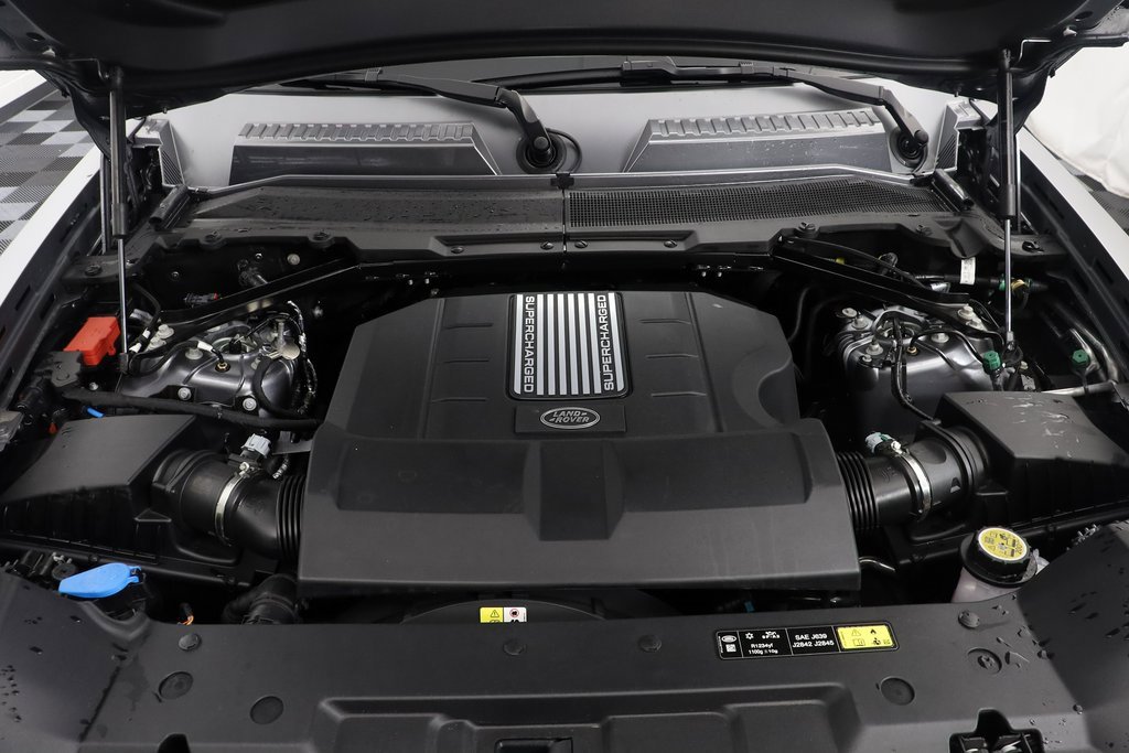 New 2024 Land Rover Defender 110 SE image 25