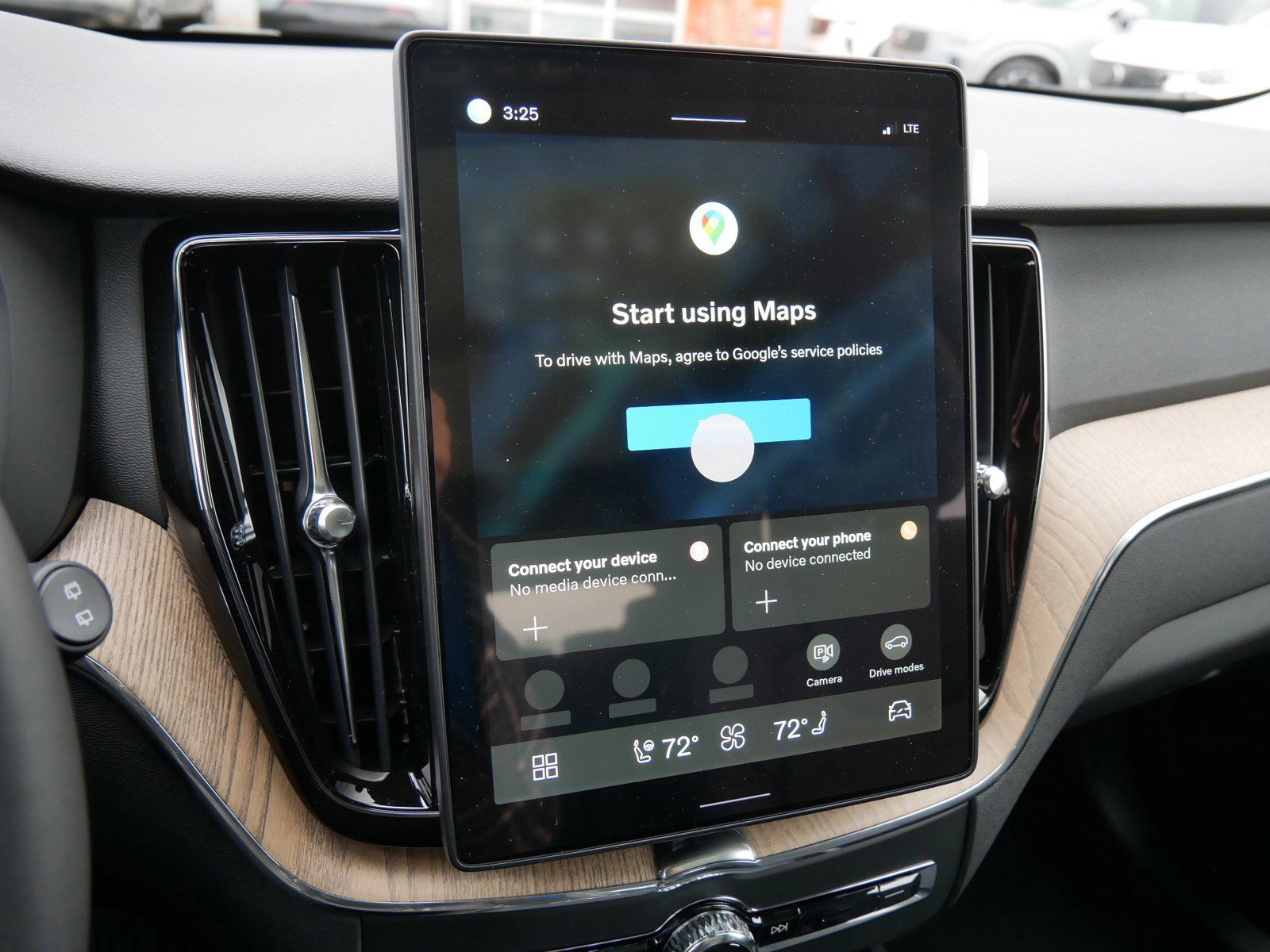 New 2026 Volvo XC60 T8 Plus w/ Climate Package image 9