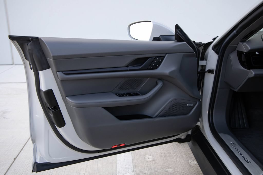 Used 2022 Porsche Taycan 4S AWD/4WD image 19