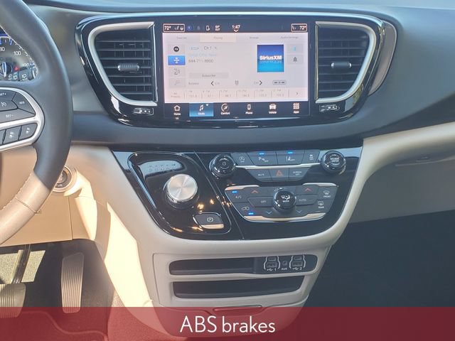 Used 2024 Chrysler Pacifica Touring-L FWD image 32