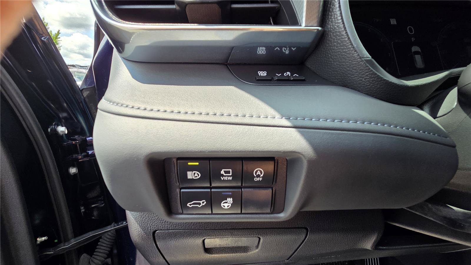 Used 2023 Toyota Highlander Platinum AWD/4WD image 17