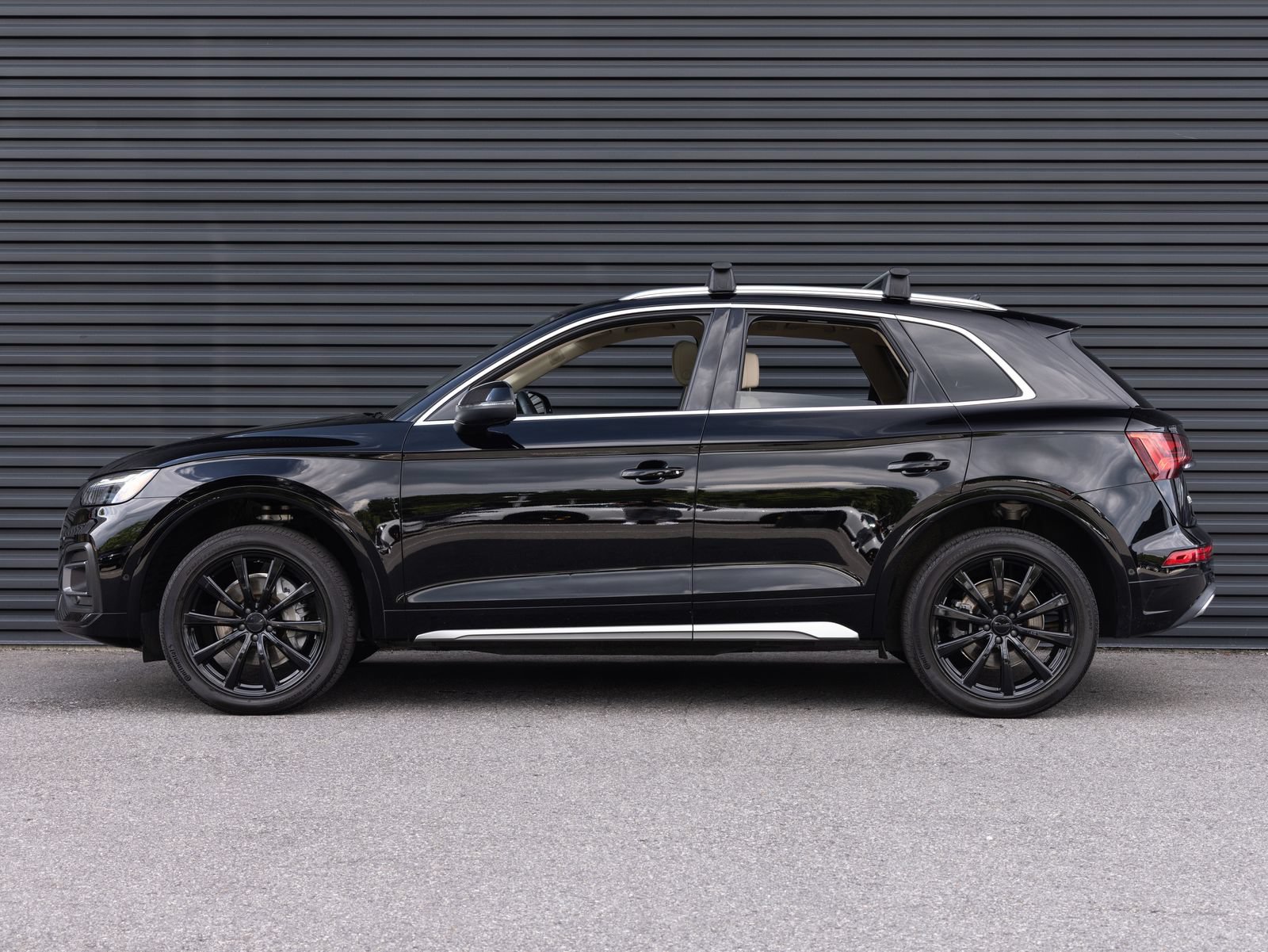 Used 2021 Audi Q5 Prestige w/ Prestige Package AWD/4WD image 2