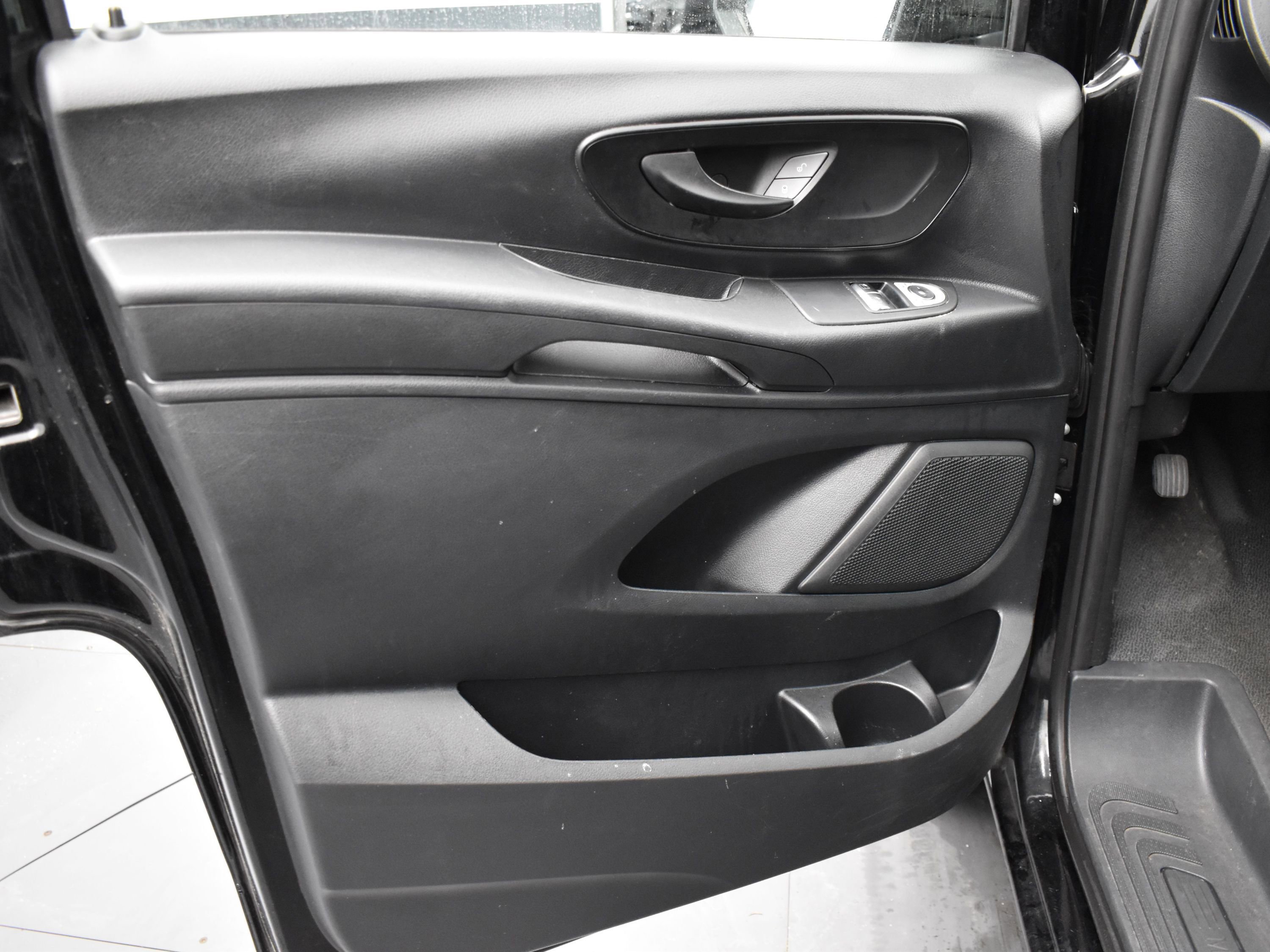 Used 2022 Mercedes-Benz Metris image 9