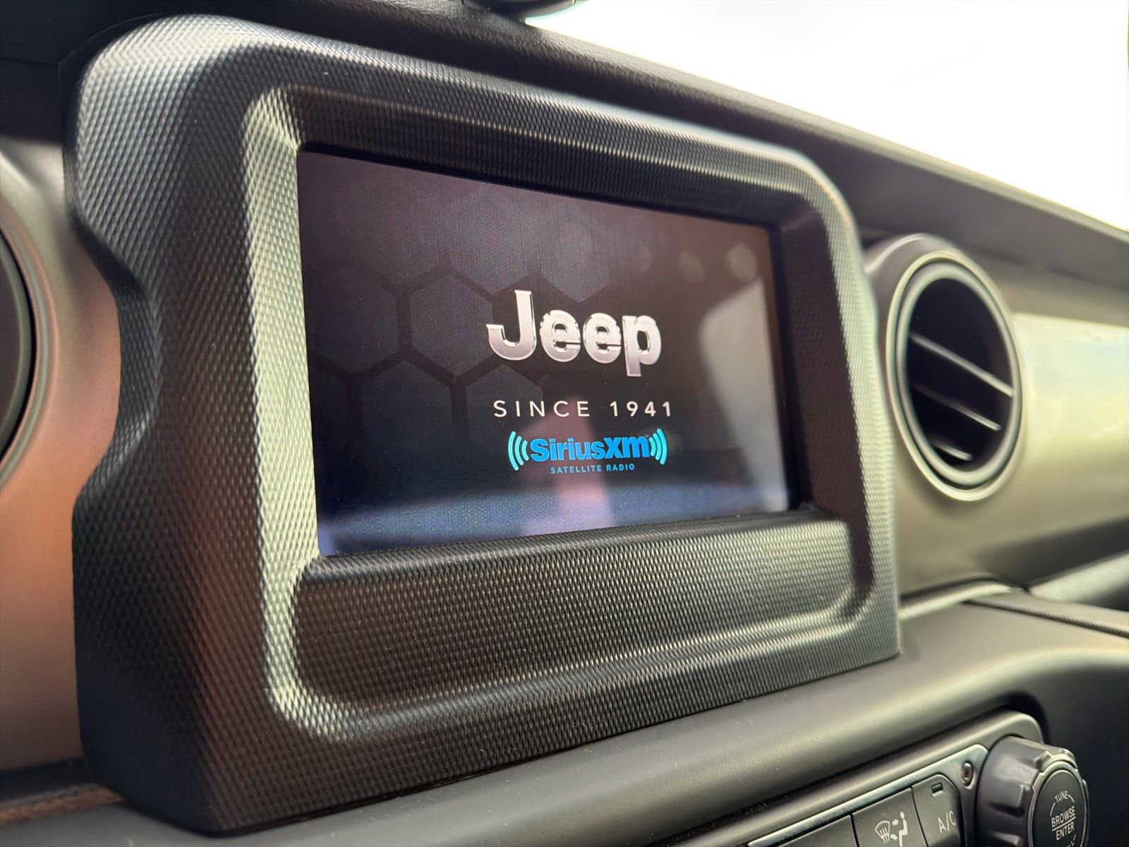 Used 2021 Jeep Wrangler Sport S image 31