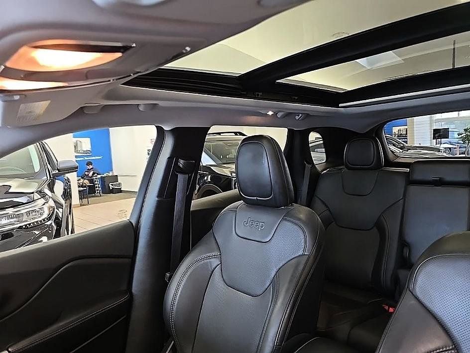 Used 2021 Jeep Cherokee Limited image 26