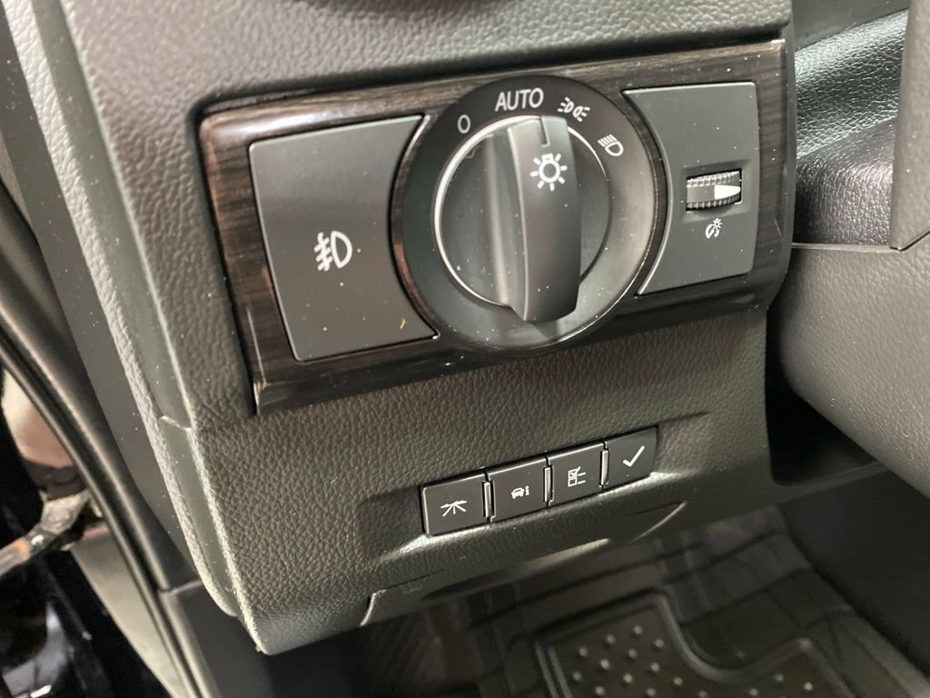 Used 2015 Chevrolet Captiva Sport LT FWD image 29