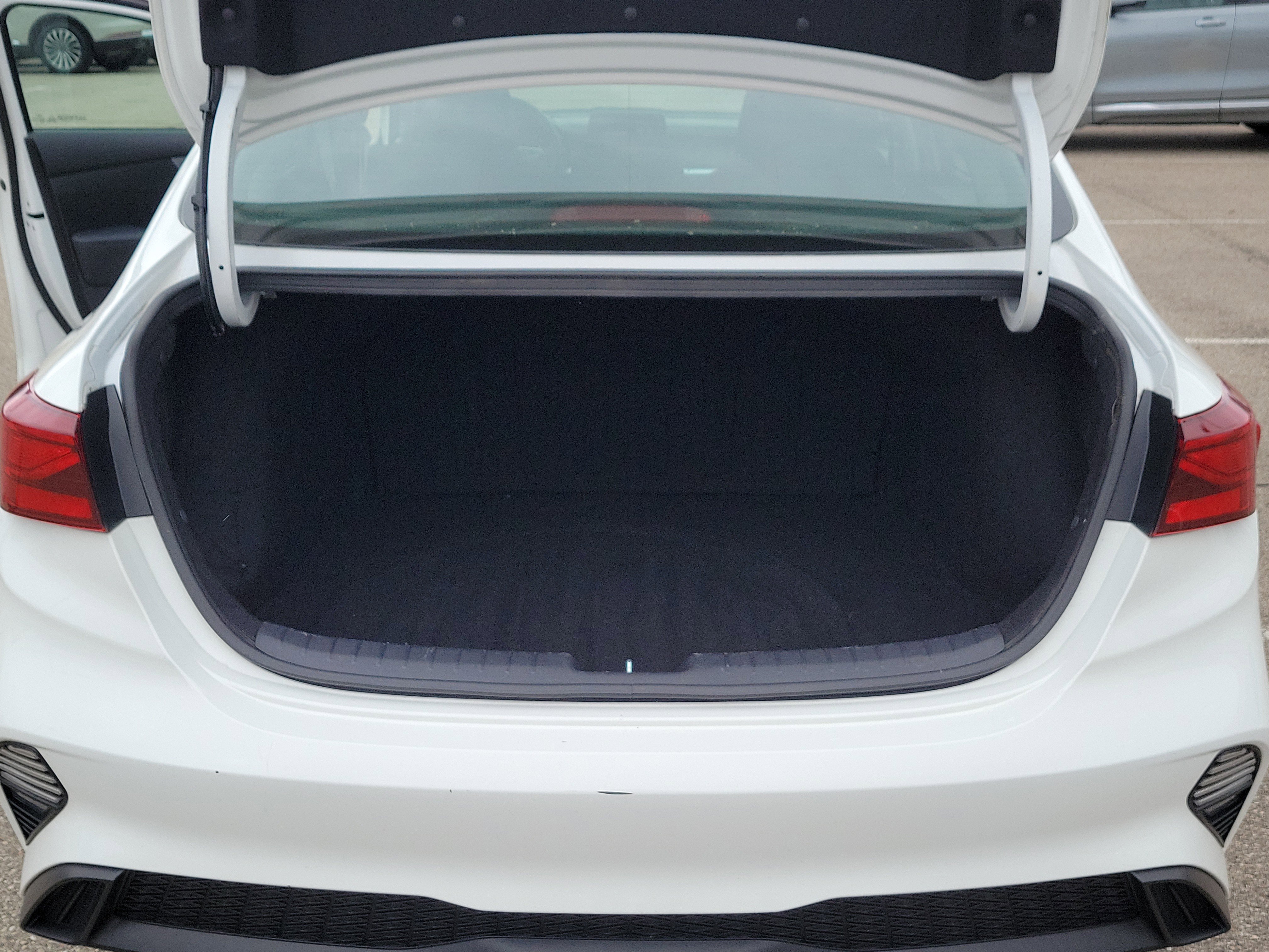 Used 2022 Kia Forte FE image 8