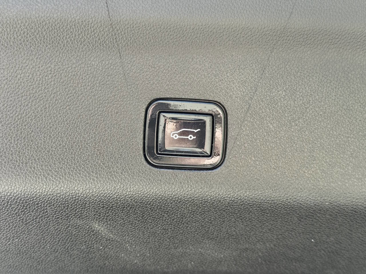 Used 2022 Chevrolet Suburban RST w/ Sport Performance Package AWD/4WD image 27