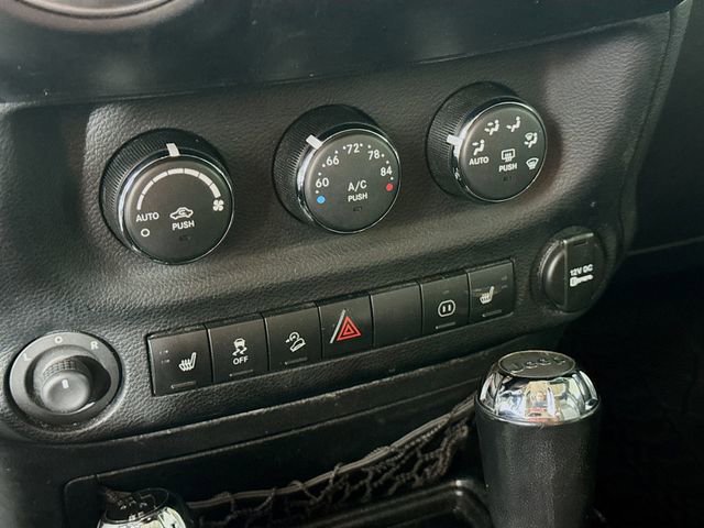 Used 2012 Jeep Wrangler Unlimited Rubicon w/ Connectivity Group image 14