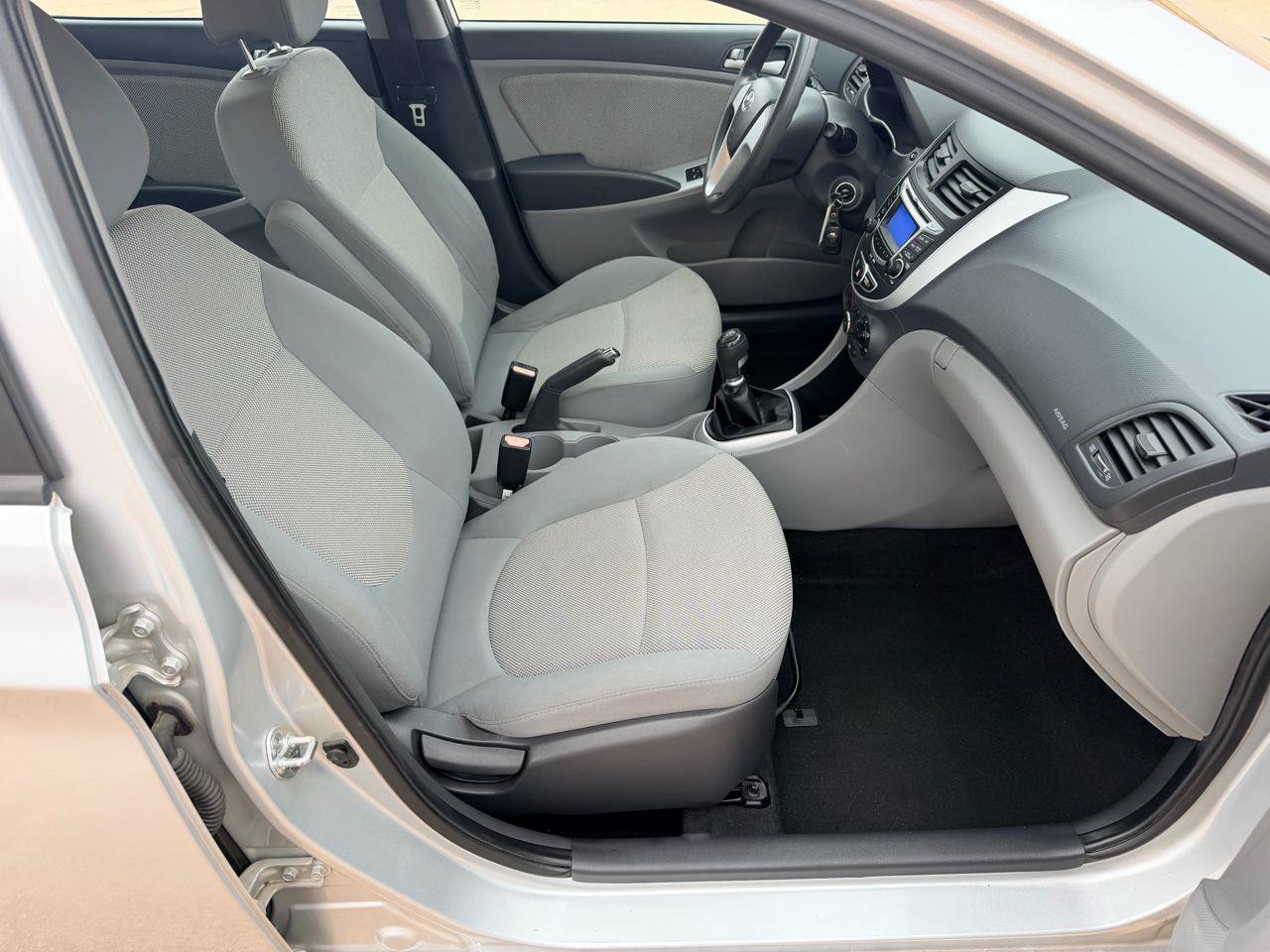 Used 2013 Hyundai Accent GLS FWD image 12
