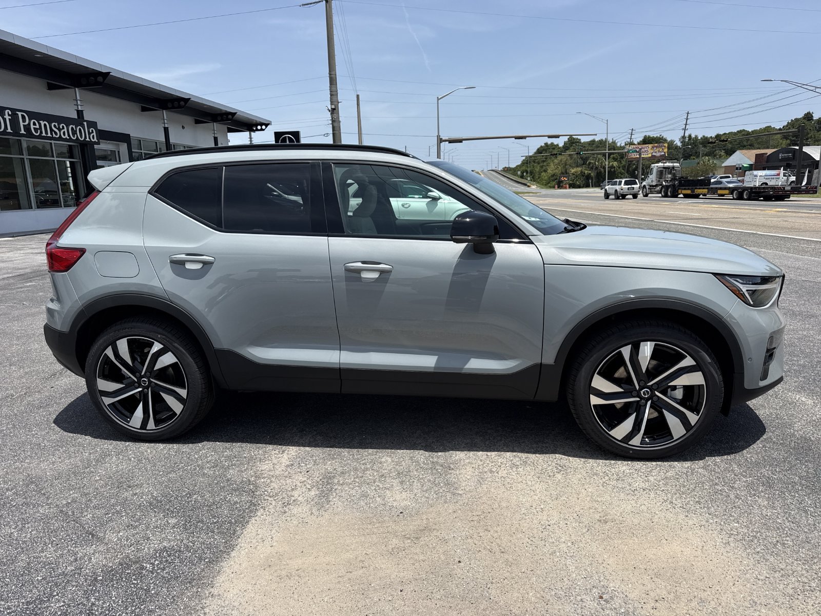 New 2026 Volvo XC40 B5 Ultra w/ Protection Package Premier AWD/4WD image 6