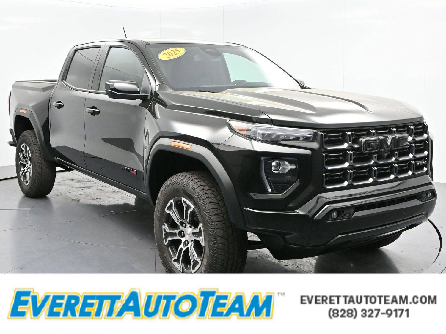 Used 2025 GMC Canyon AT4 w/ Technology Plus Package AWD/4WD image 1