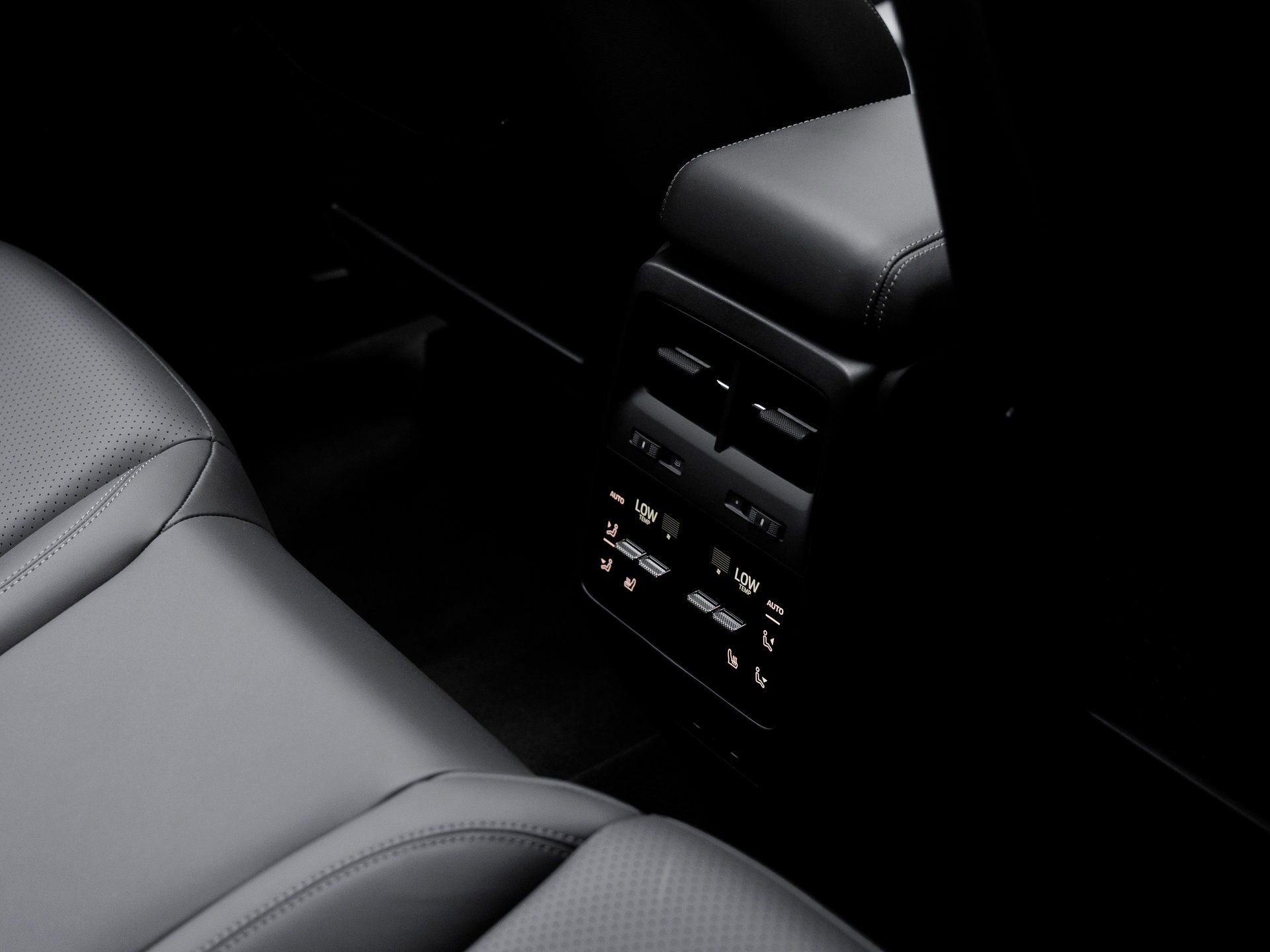 New 2024 Porsche Macan Turbo Electric image 34