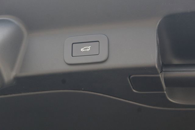 New 2026 Jaguar F-PACE R-Dynamic S image 13