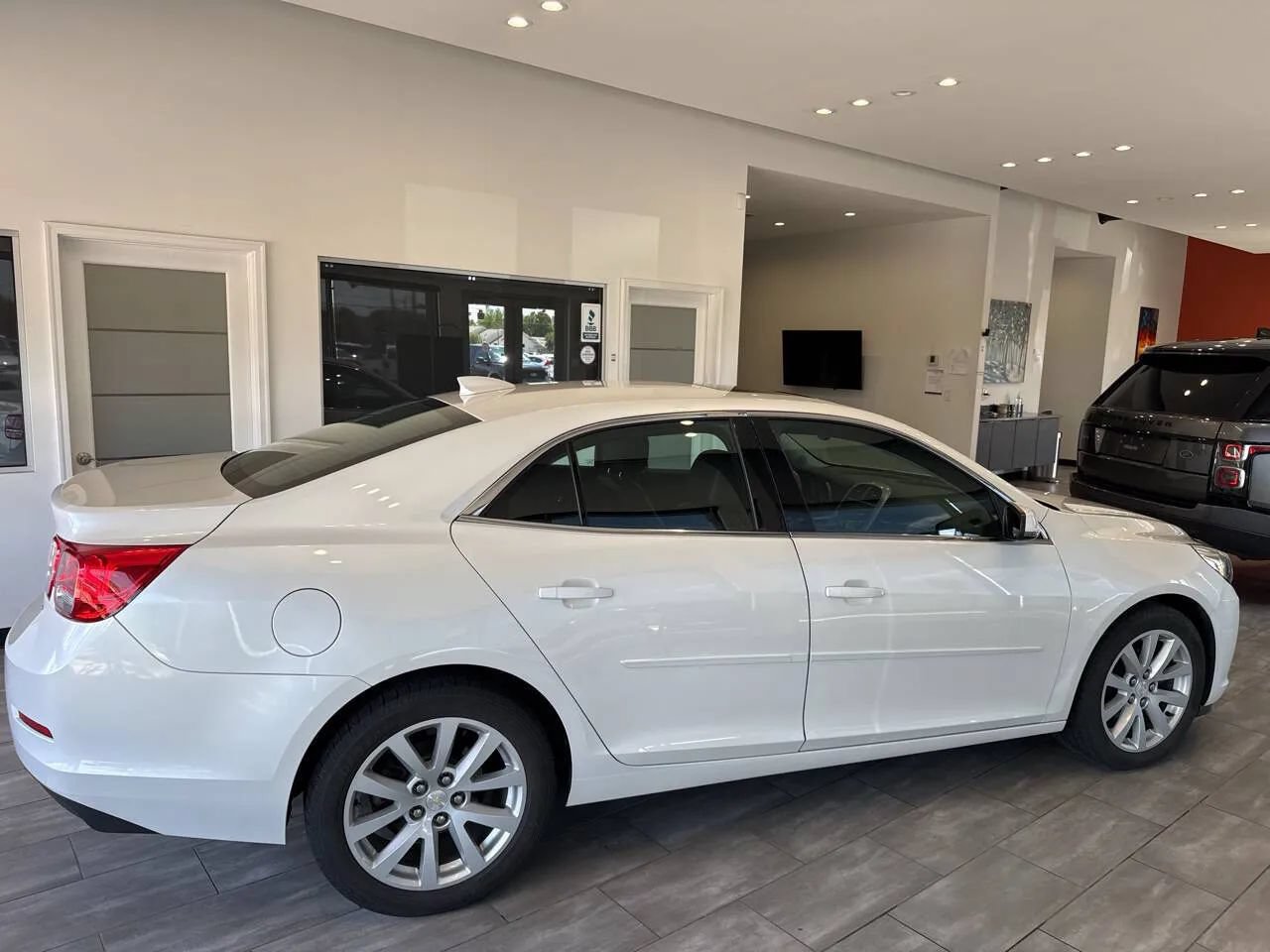 Used 2015 Chevrolet Malibu LT w/ Leather Package FWD image 11