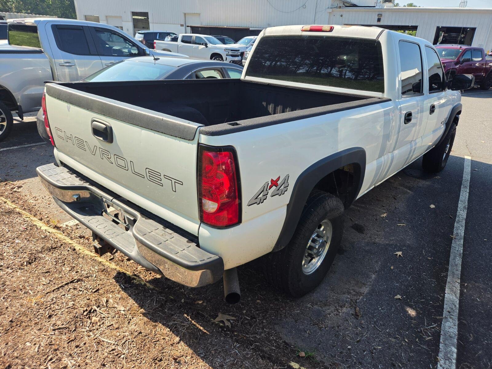Used 2007 Chevrolet Silverado 2500 W/T w/ Heavy-Duty Power Package AWD/4WD image 6