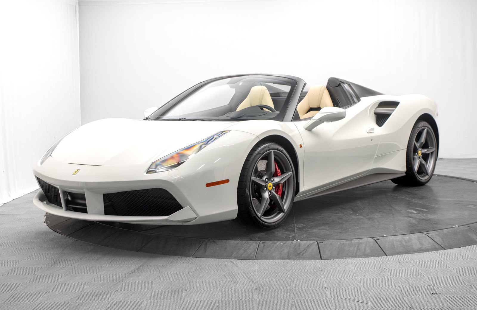 Used 2018 Ferrari 488 Spider RWD image 7