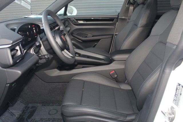 New 2026 Porsche Macan 4 Electric image 5