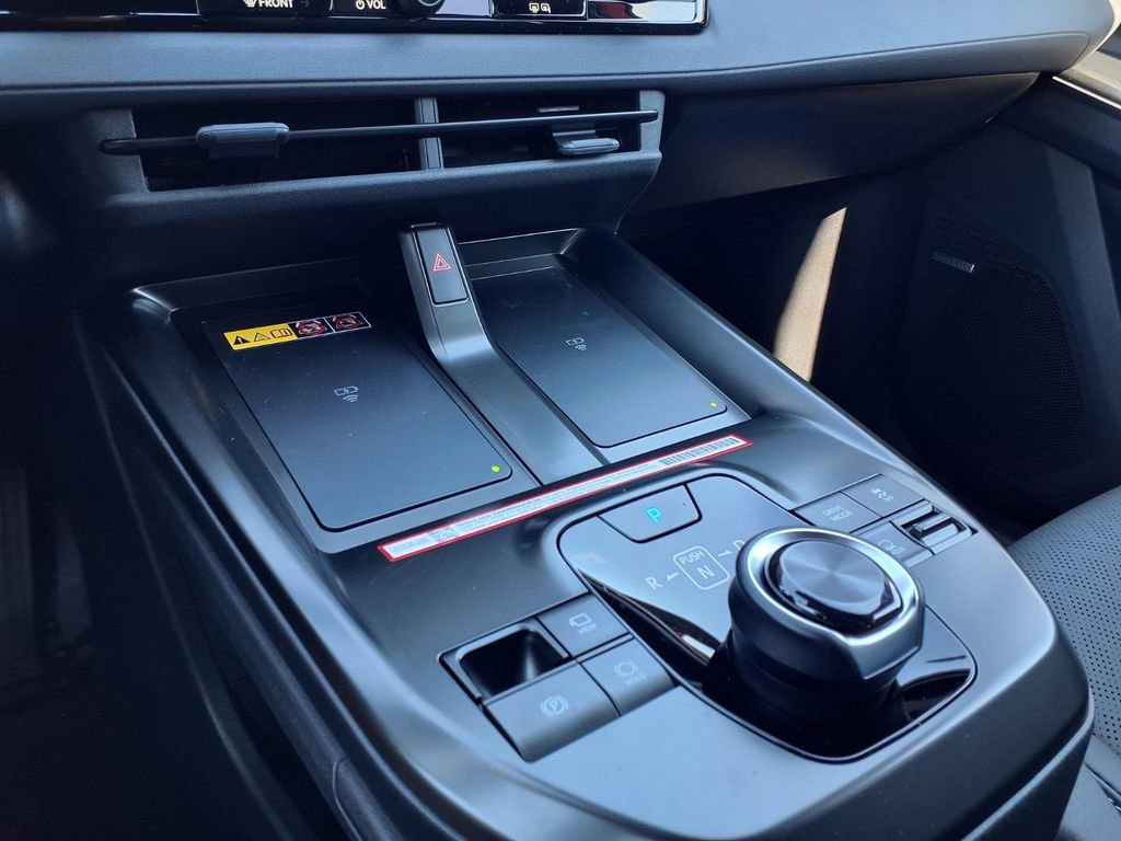 New 2026 Subaru Solterra Limited image 5