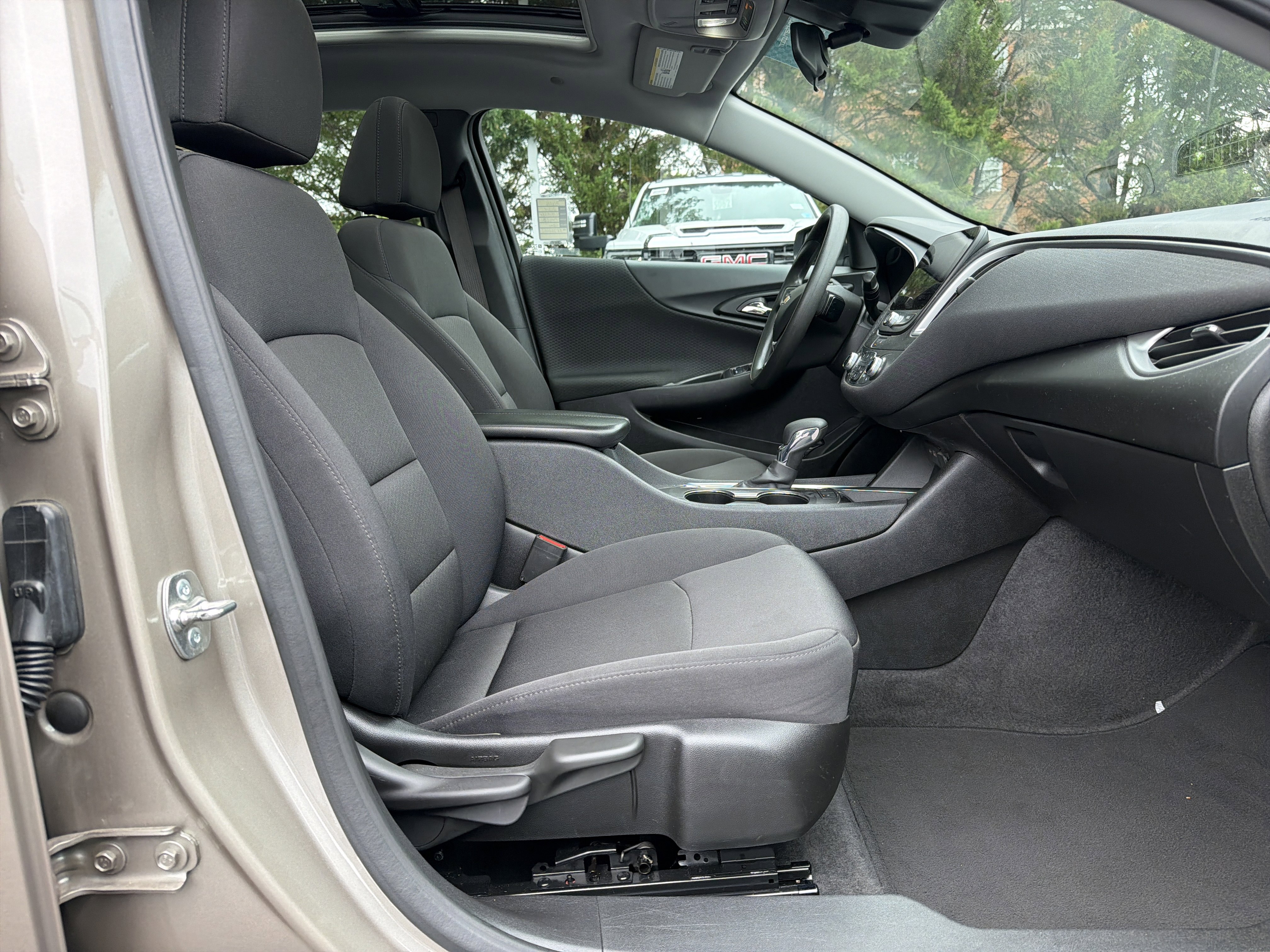 Used 2024 Chevrolet Malibu LT FWD image 32