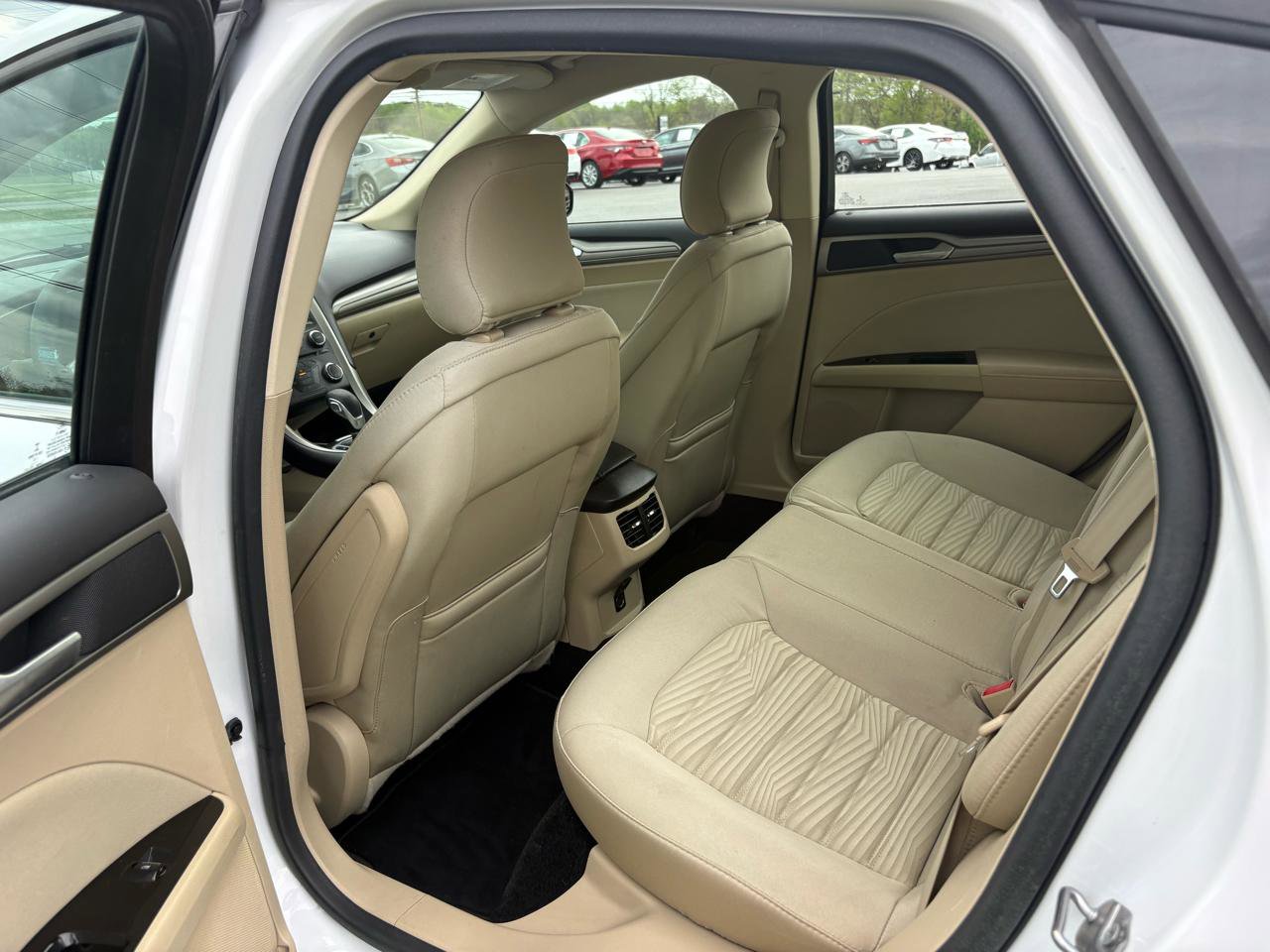 Used 2016 Ford Fusion SE image 16