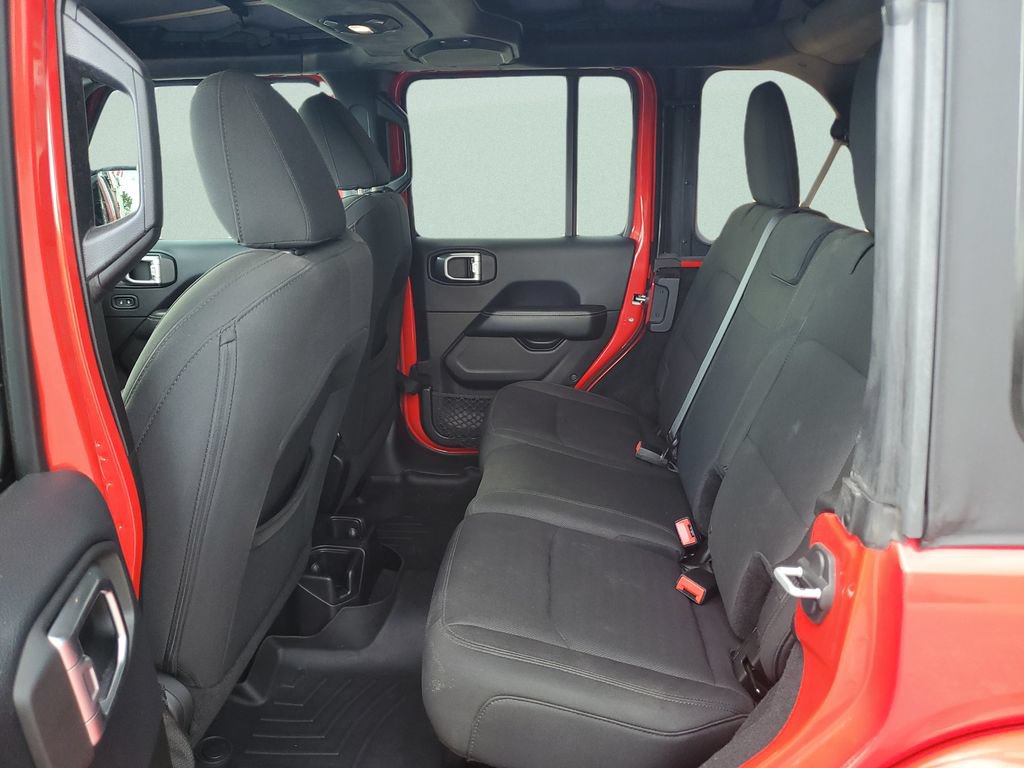 Used 2018 Jeep Wrangler Unlimited Sahara AWD/4WD image 10