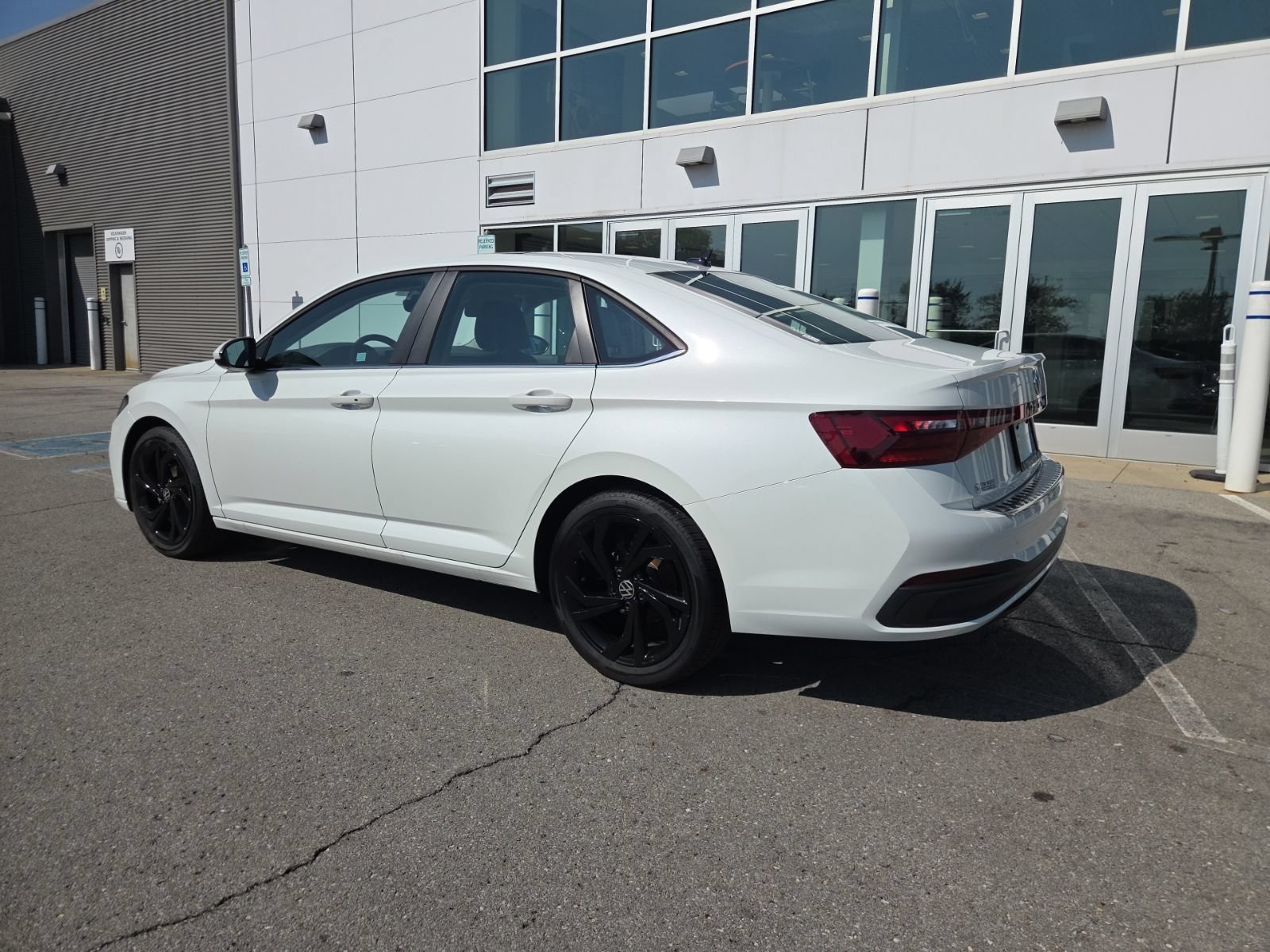 Used 2026 Volkswagen Jetta SE w/ Black Wheel Package FWD image 9
