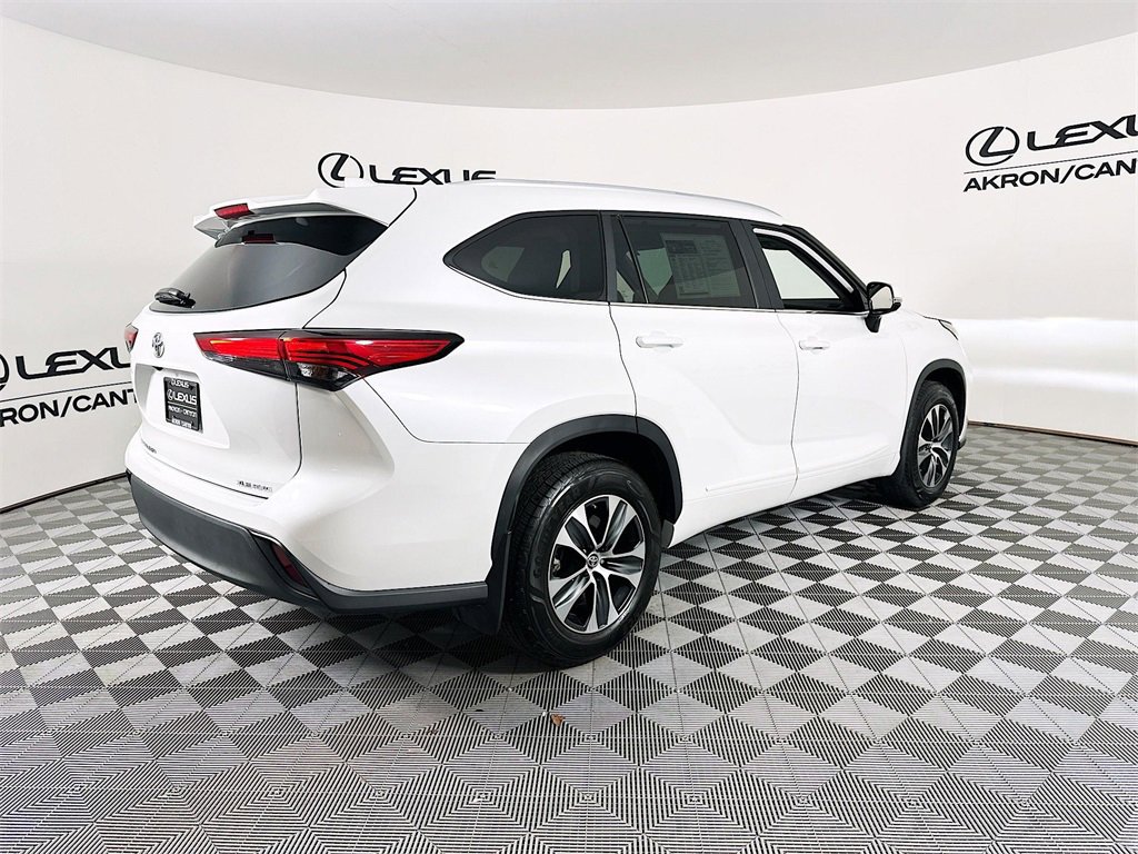 Used 2023 Toyota Highlander XLE image 10