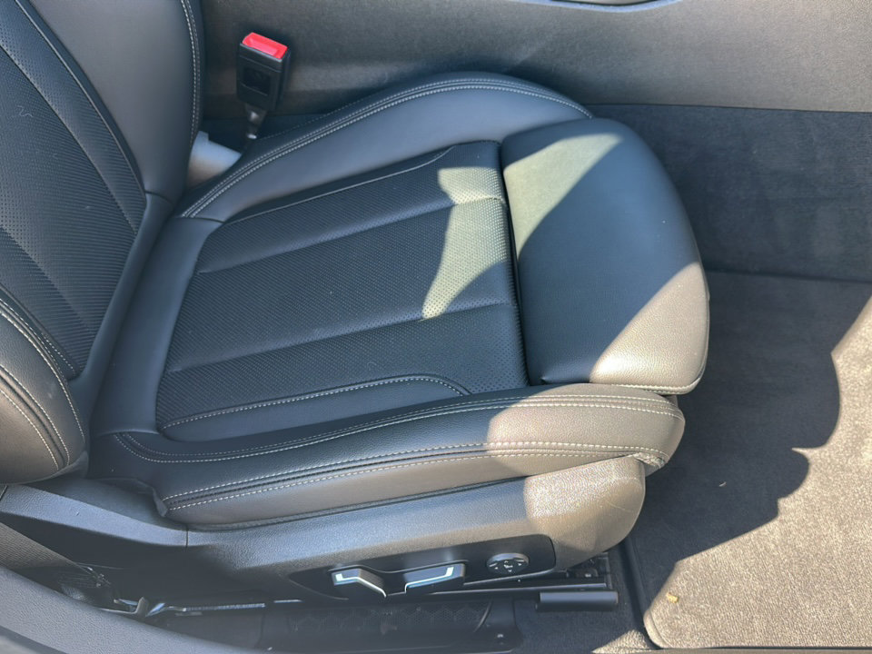 Certified 2024 BMW 330i Sedan w/ Convenience Package image 25