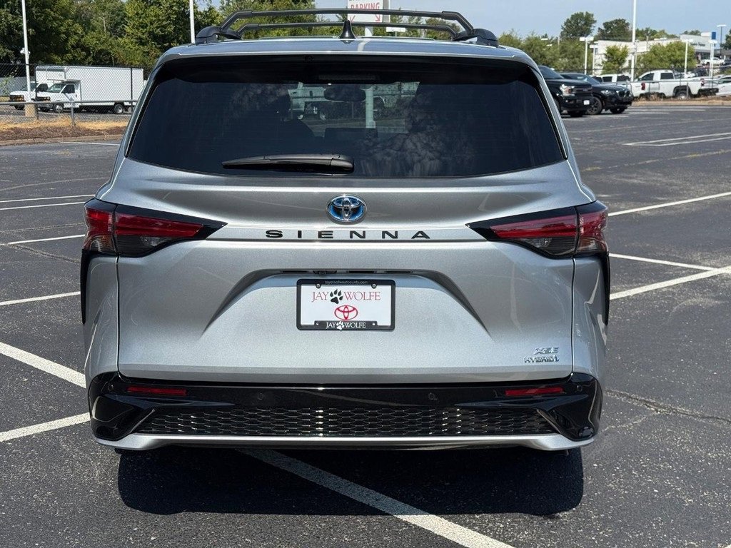 Certified 2021 Toyota Sienna XSE image 7