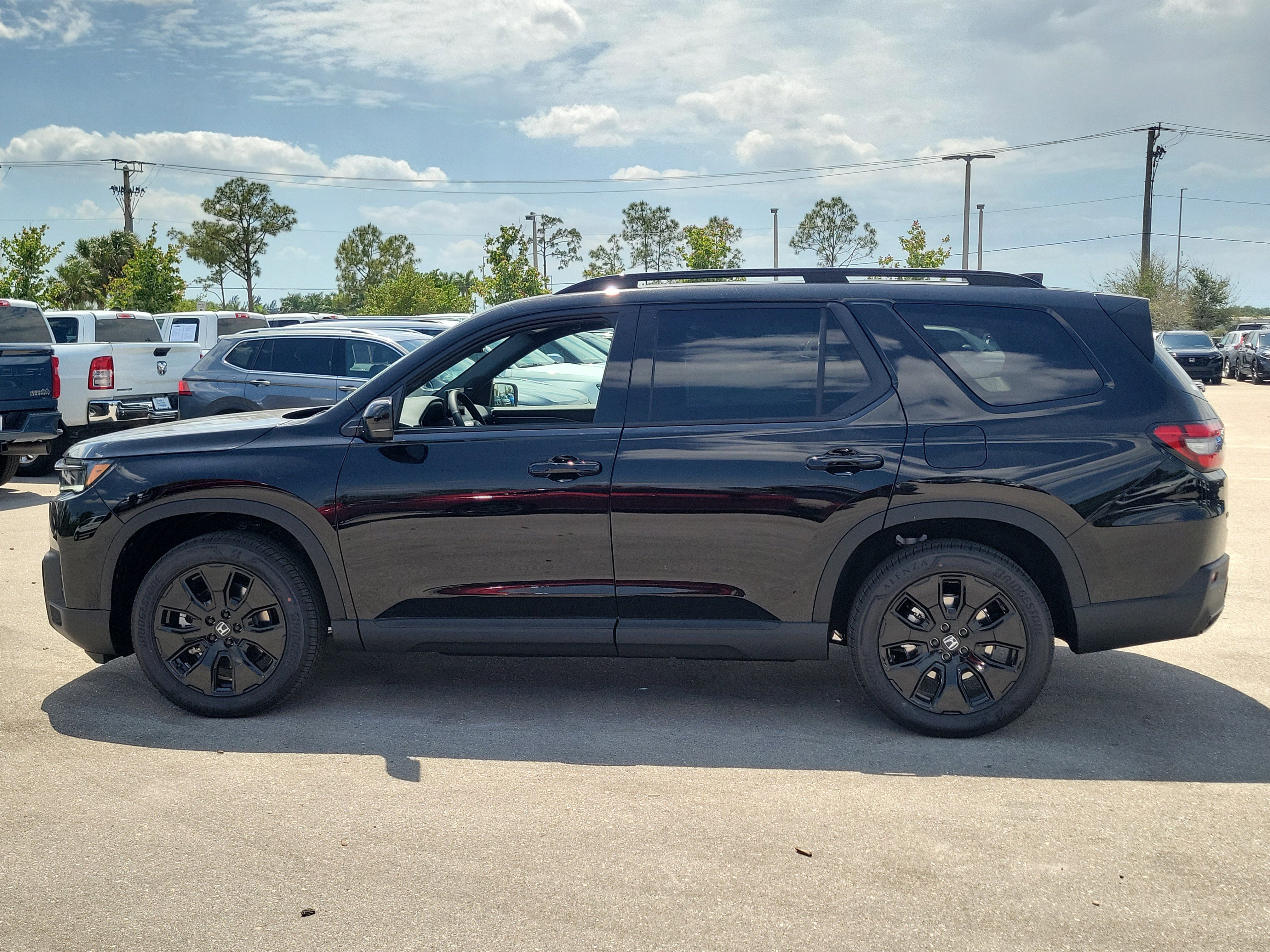 New 2026 Honda Pilot Black Edition image 4