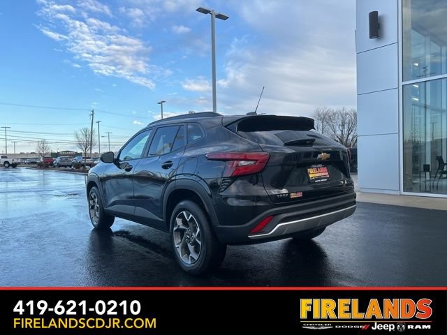 Used 2025 Chevrolet Trax LT w/ LT Convenience Package image 6