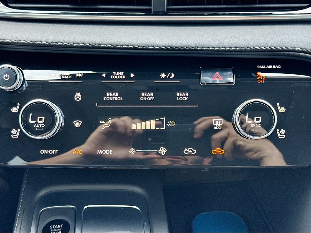 Used 2027 INFINITI QX60 Luxe w/ Cargo Package FWD image 17