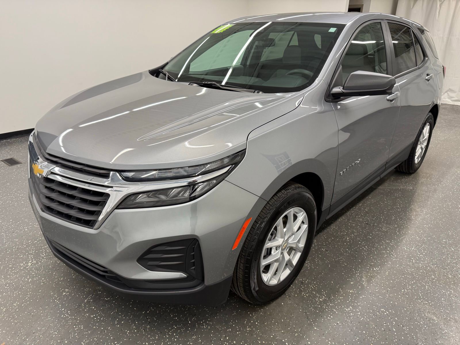 Used 2023 Chevrolet Equinox LS w/ LS Convenience Package image 4