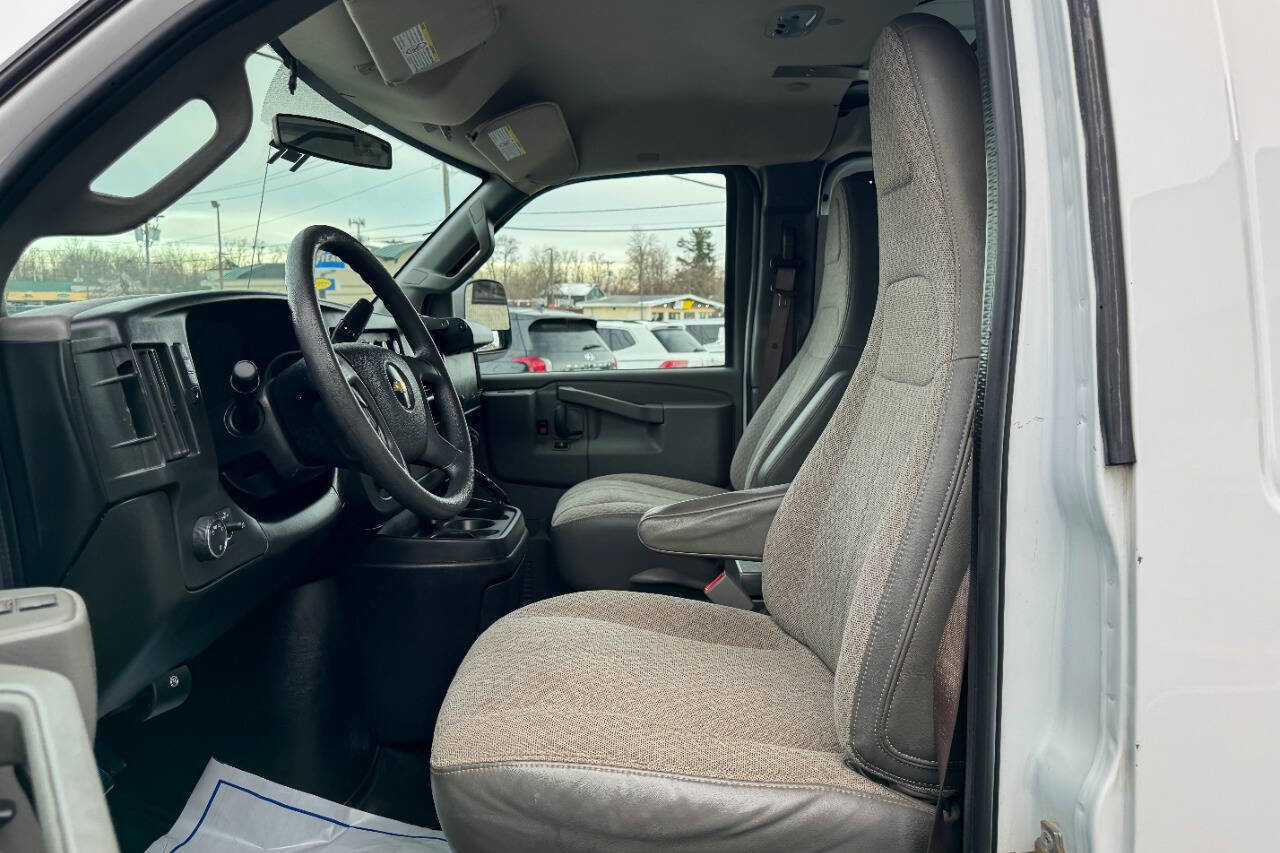 Used 2017 Chevrolet Express 2500 image 19