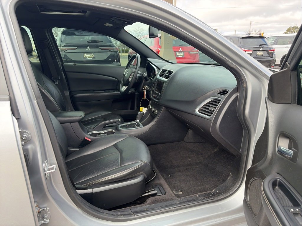 Used 2014 Dodge Avenger SXT w/ Sun/Sound Group image 10