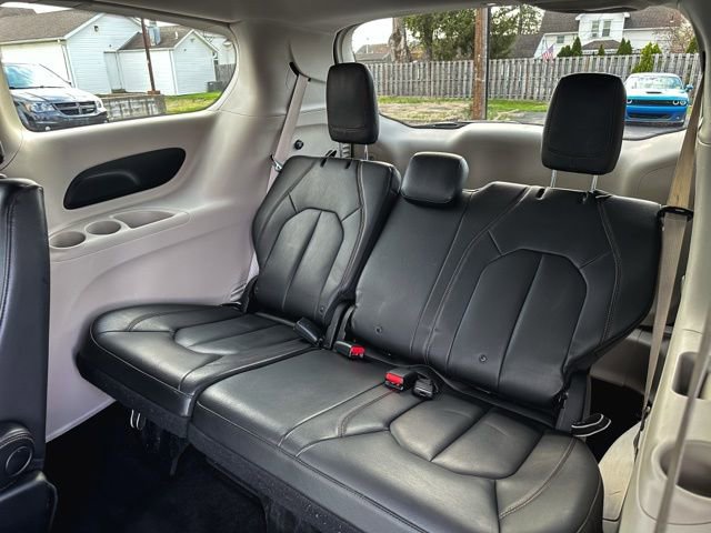 Used 2017 Chrysler Pacifica Touring-L image 20