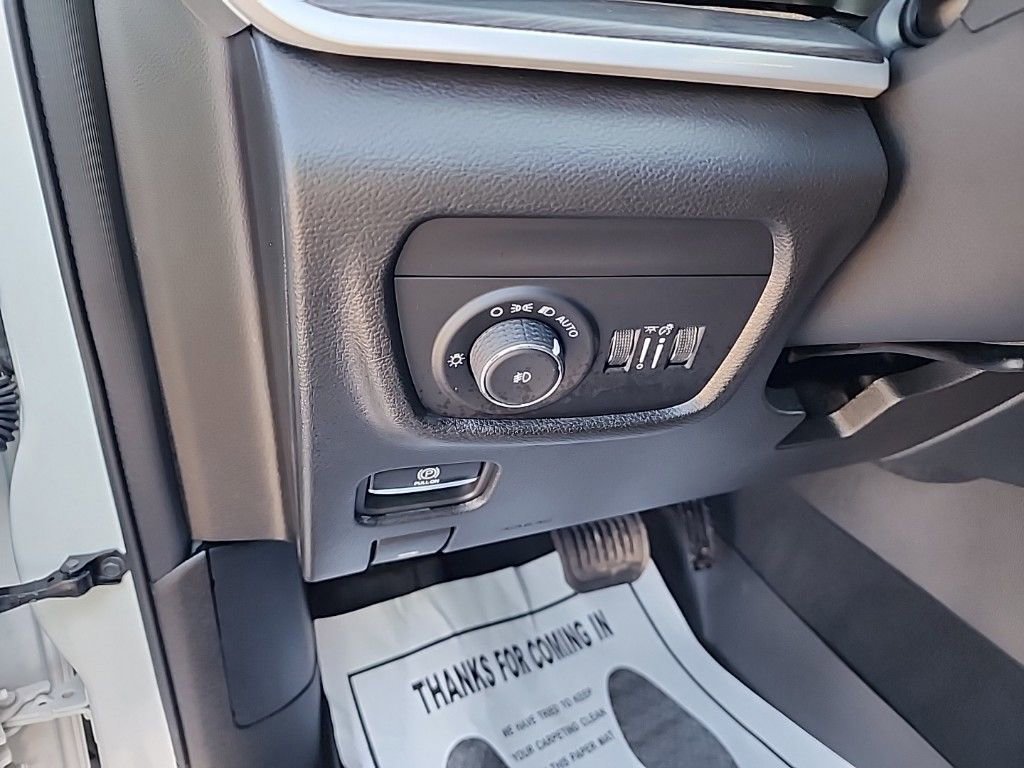 Used 2024 Jeep Grand Cherokee Limited image 12