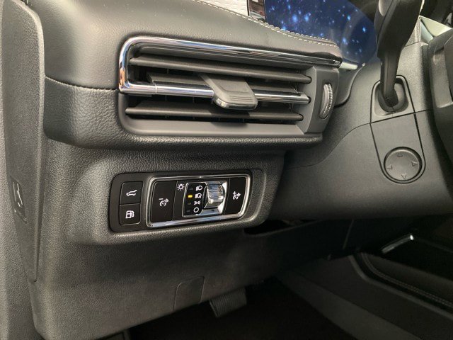New 2025 Lincoln Corsair Grand Touring w/ Equipment Group 302A AWD/4WD image 17