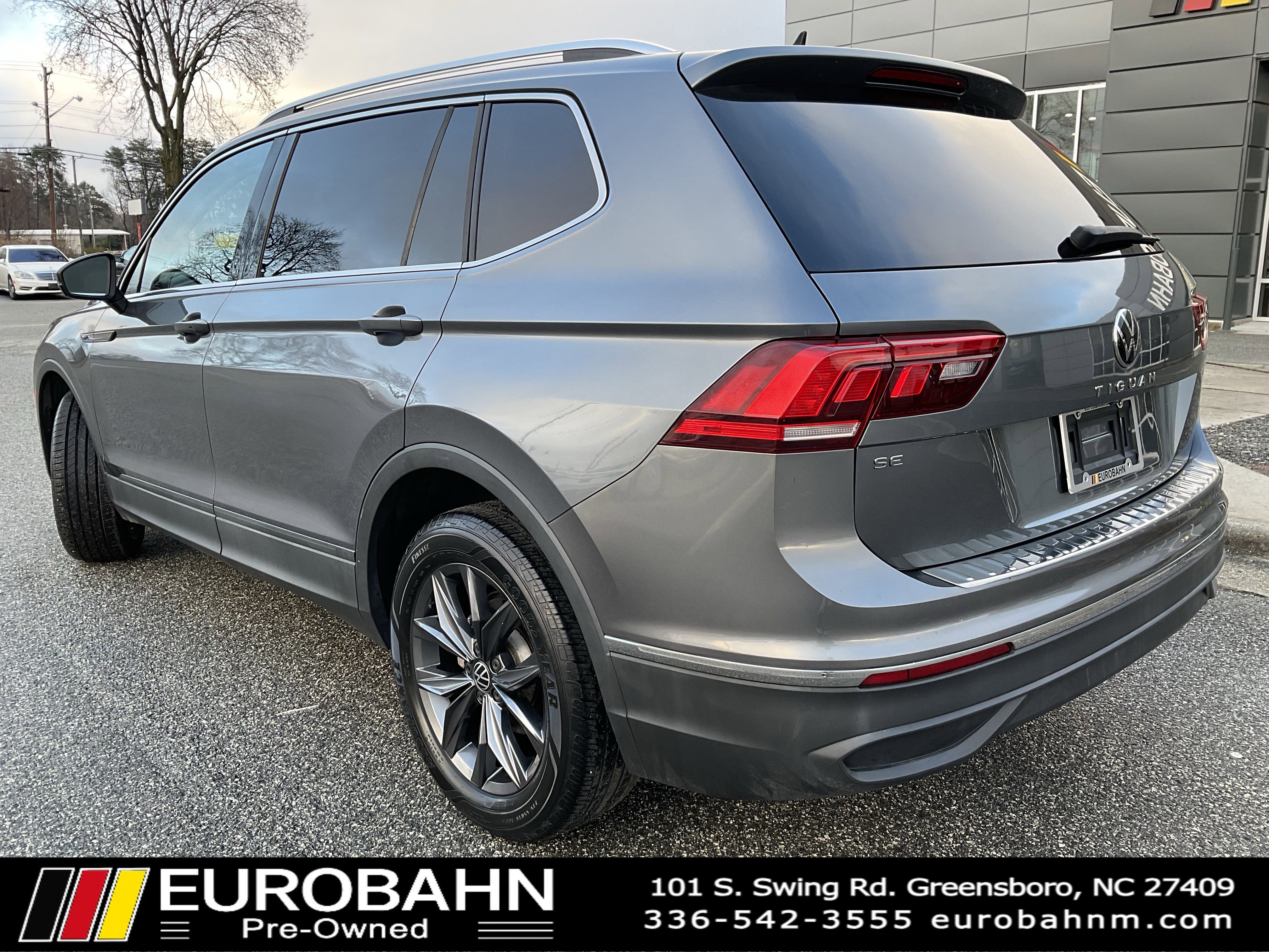 Used 2022 Volkswagen Tiguan SE image 3
