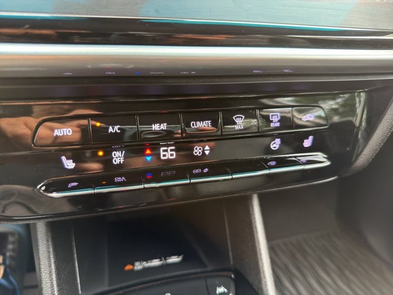 Used 2023 Chevrolet Bolt LT w/ 2LT w/ Infotainment Package FWD image 18