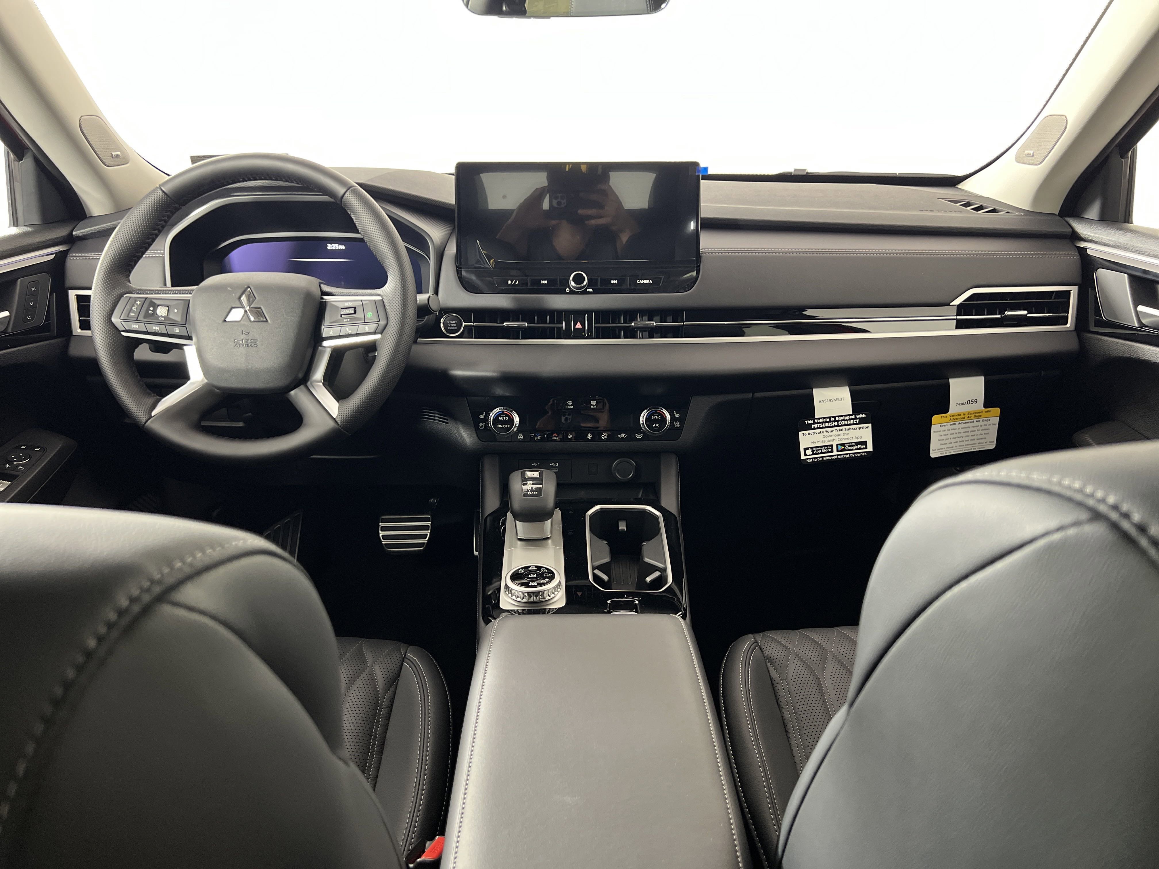 New 2025 Mitsubishi Outlander SEL image 15