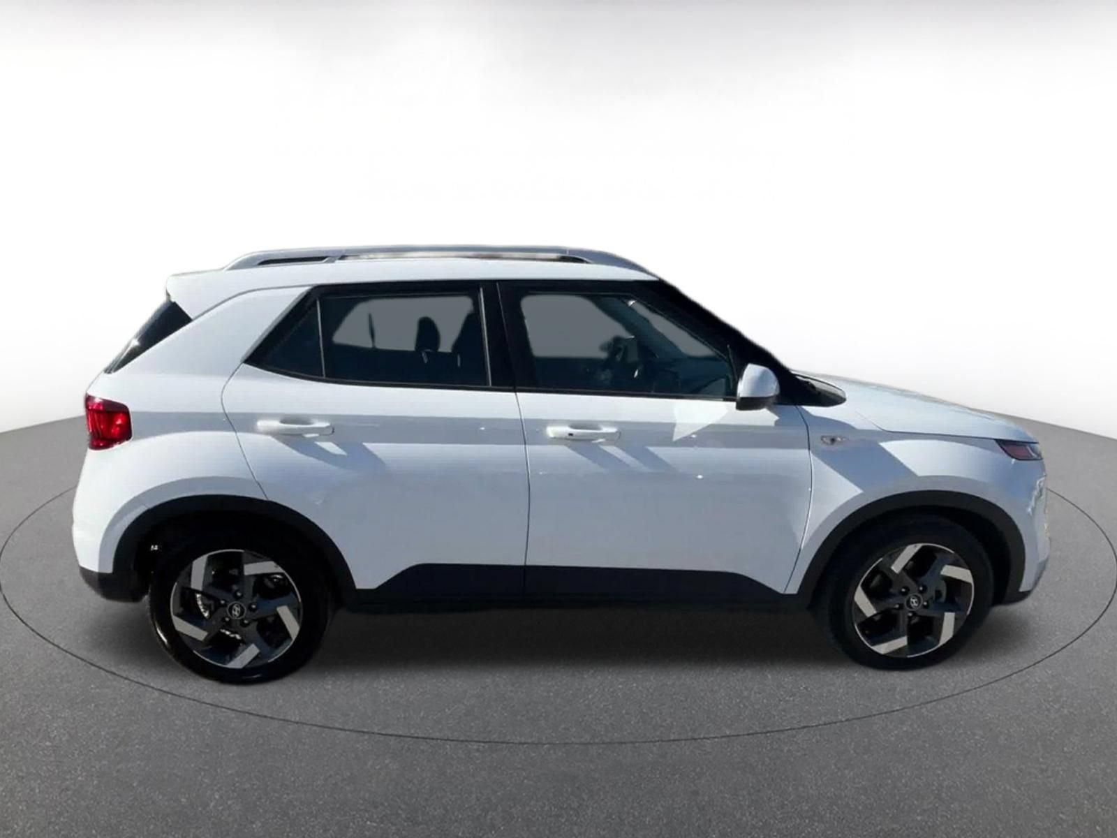 Used 2026 Hyundai Venue SEL FWD image 15